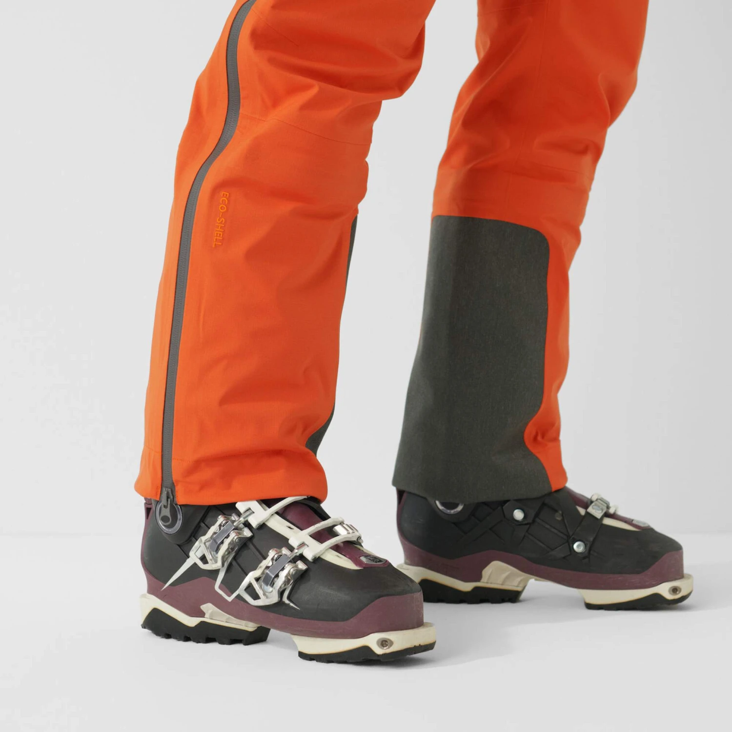 FJÄLLRÄVEN BERGTAGEN ECO-SHELL TROUSERS W Damen - Hardshellhose – Bild 4